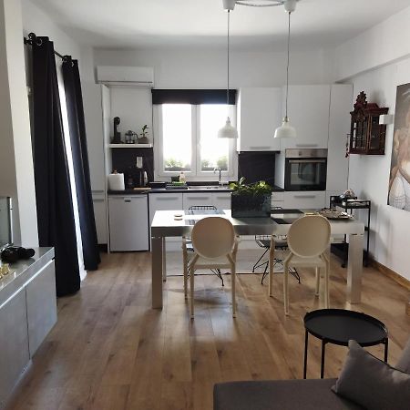 Minimal Apartment By The Beach Corinthe Extérieur photo