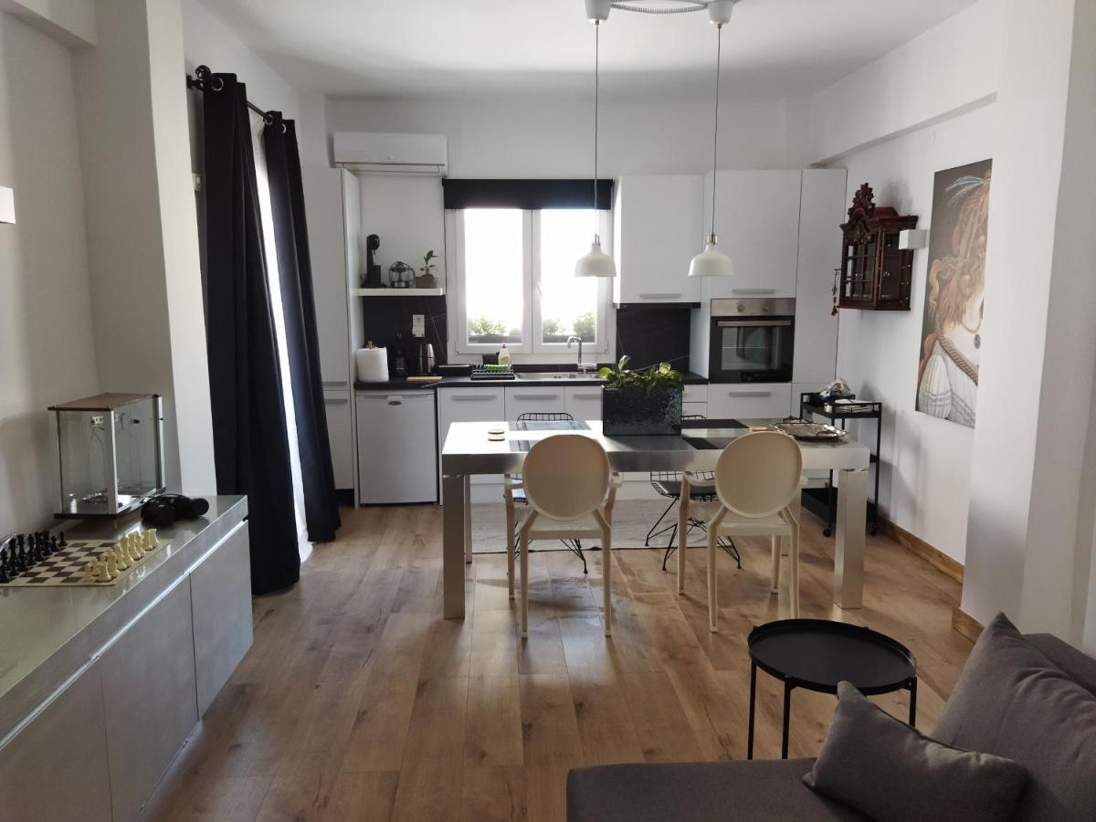 Minimal Apartment By The Beach Corinthe Extérieur photo
