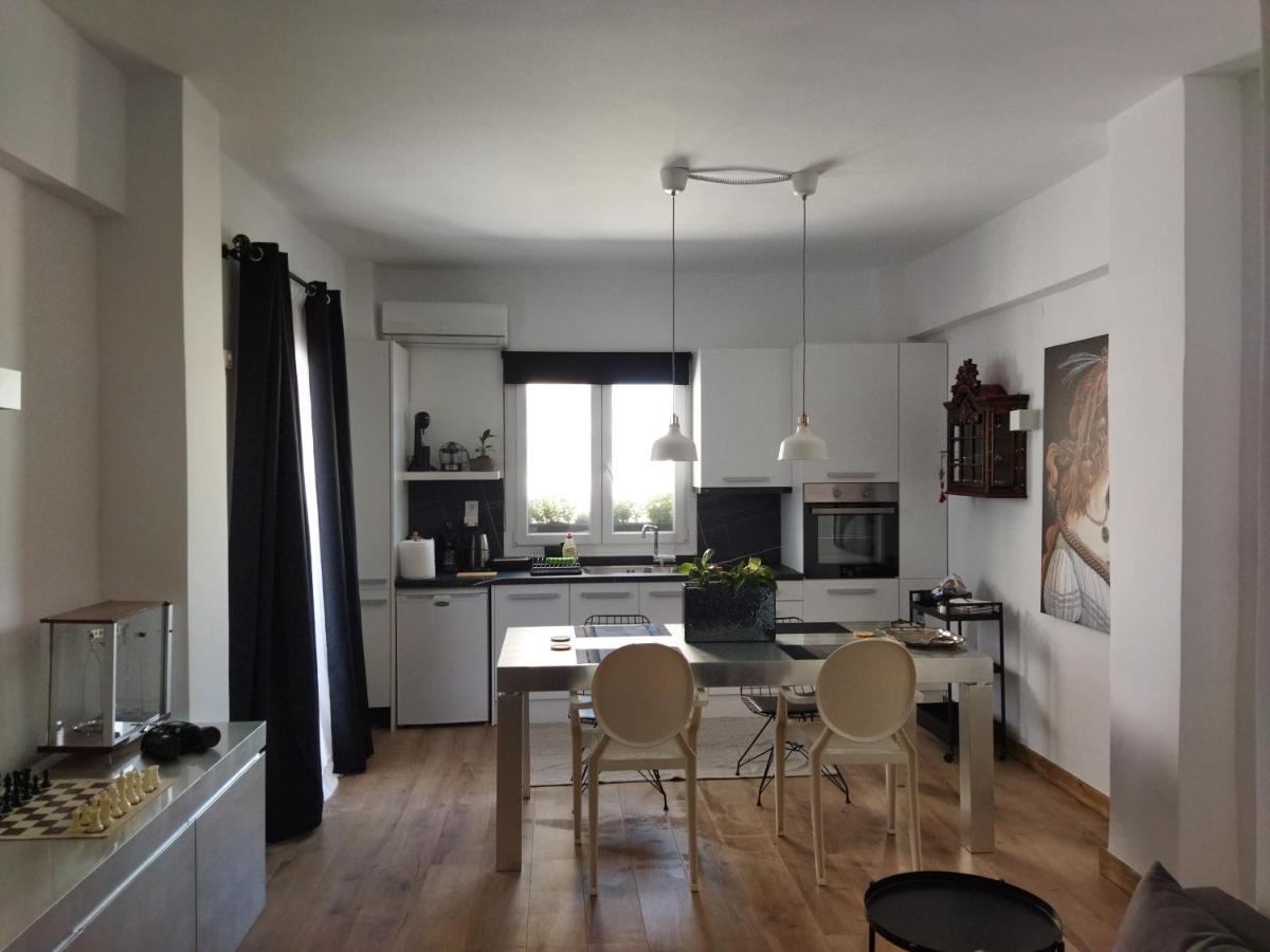 Minimal Apartment By The Beach Corinthe Extérieur photo