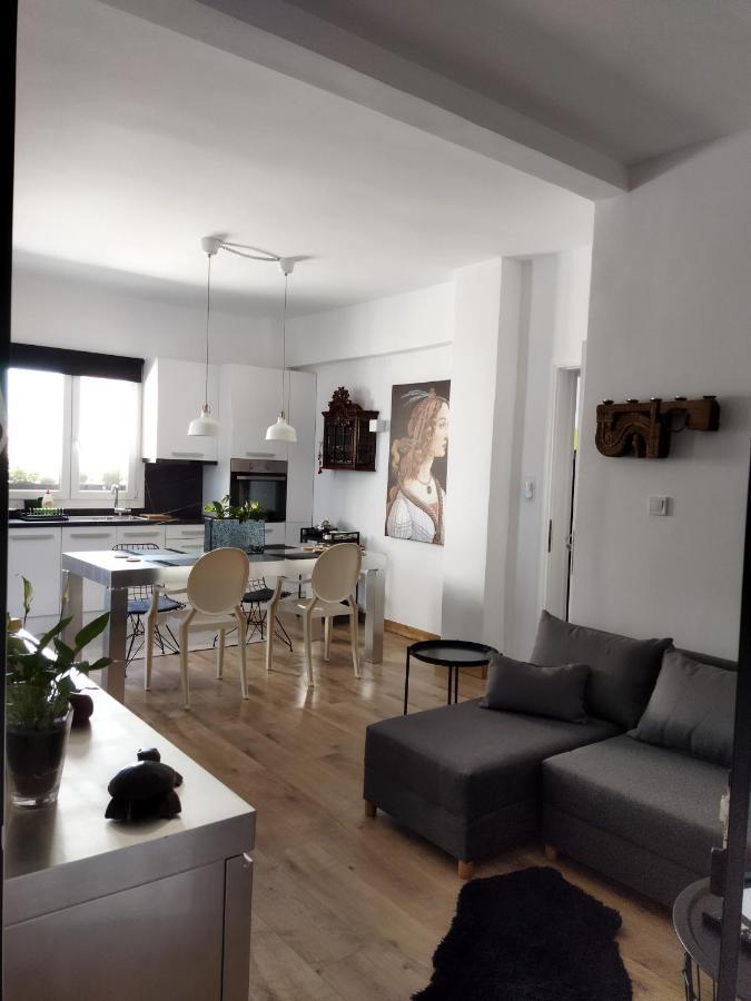 Minimal Apartment By The Beach Corinthe Extérieur photo
